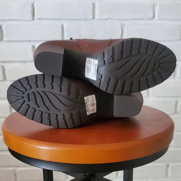 NEW Clarks Verona Gleam Leather Ankle Boots Comfort Collection Size 9.5 - Picture 7 of 10